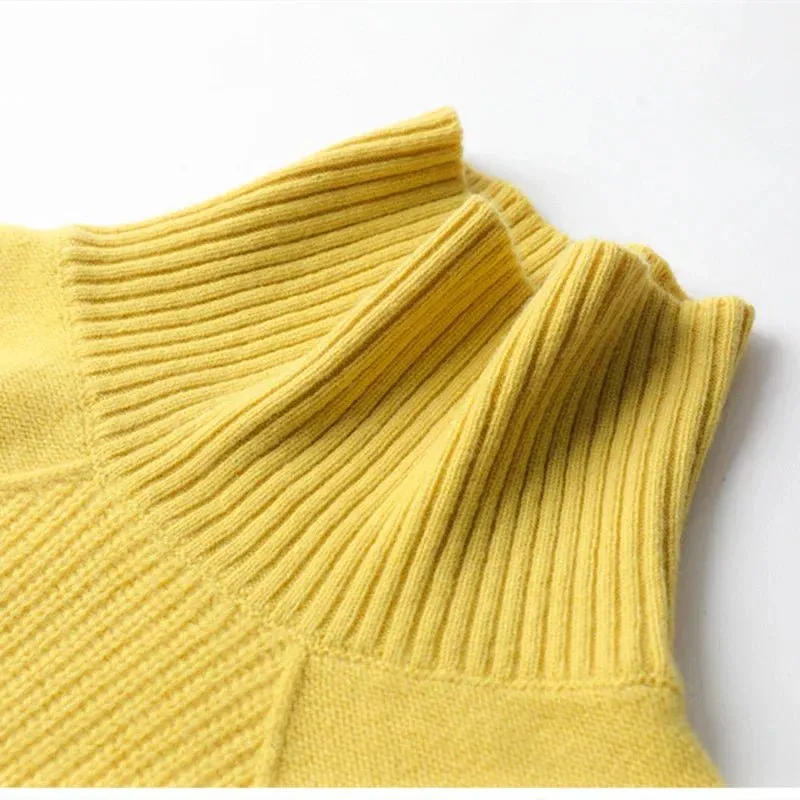 Ribbed Turtleneck Sweater – Geometric Knit Pattern for Casual Elegance