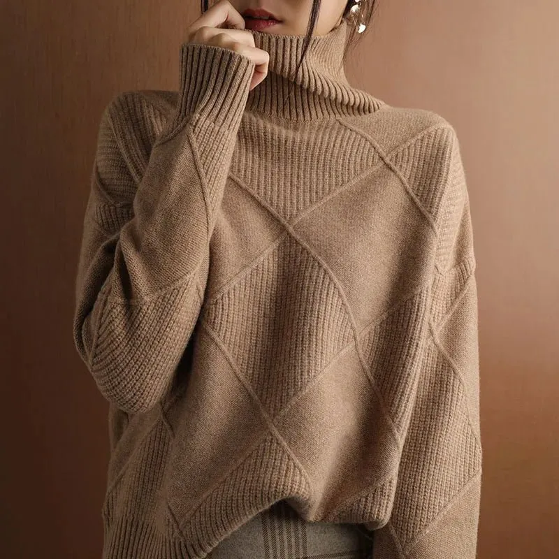 Ribbed Turtleneck Sweater – Geometric Knit Pattern for Casual Elegance