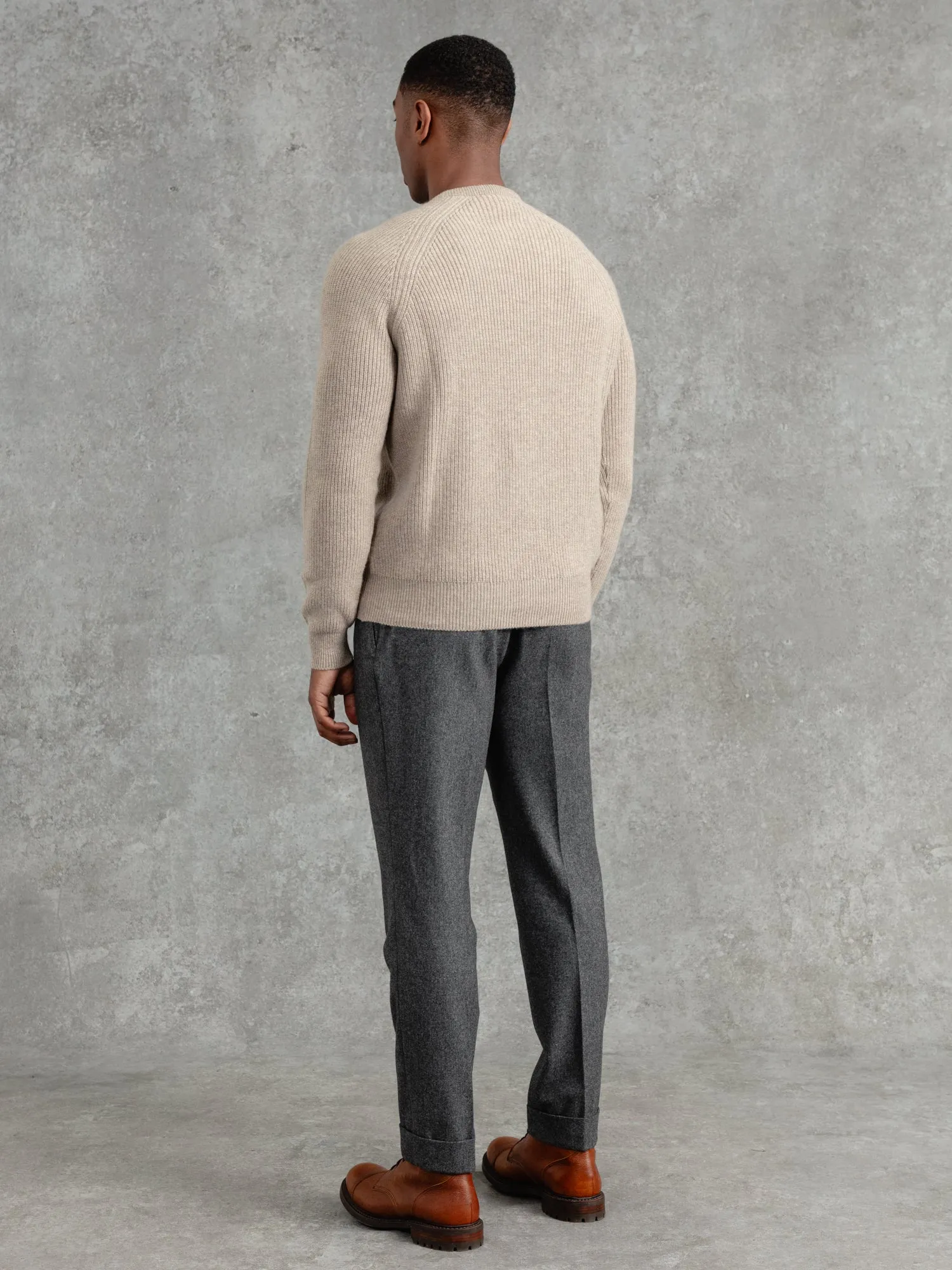 The Cashmere Raglan Crew Neck - Pebble